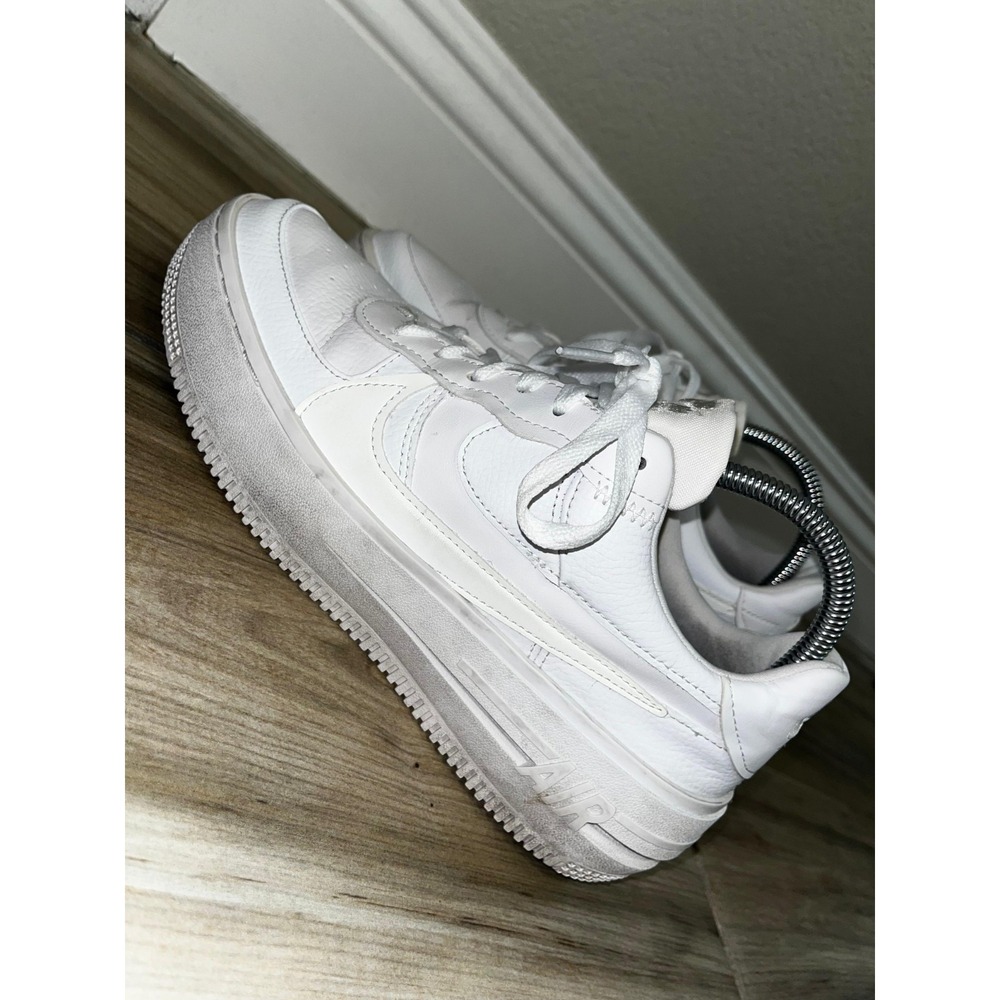 Nike Shoes Womens 7.5 Air Force 1 Platform Low Sneakers White Leather DJ9946-100